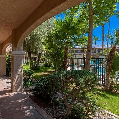 La Fuente Inn & Suites-2